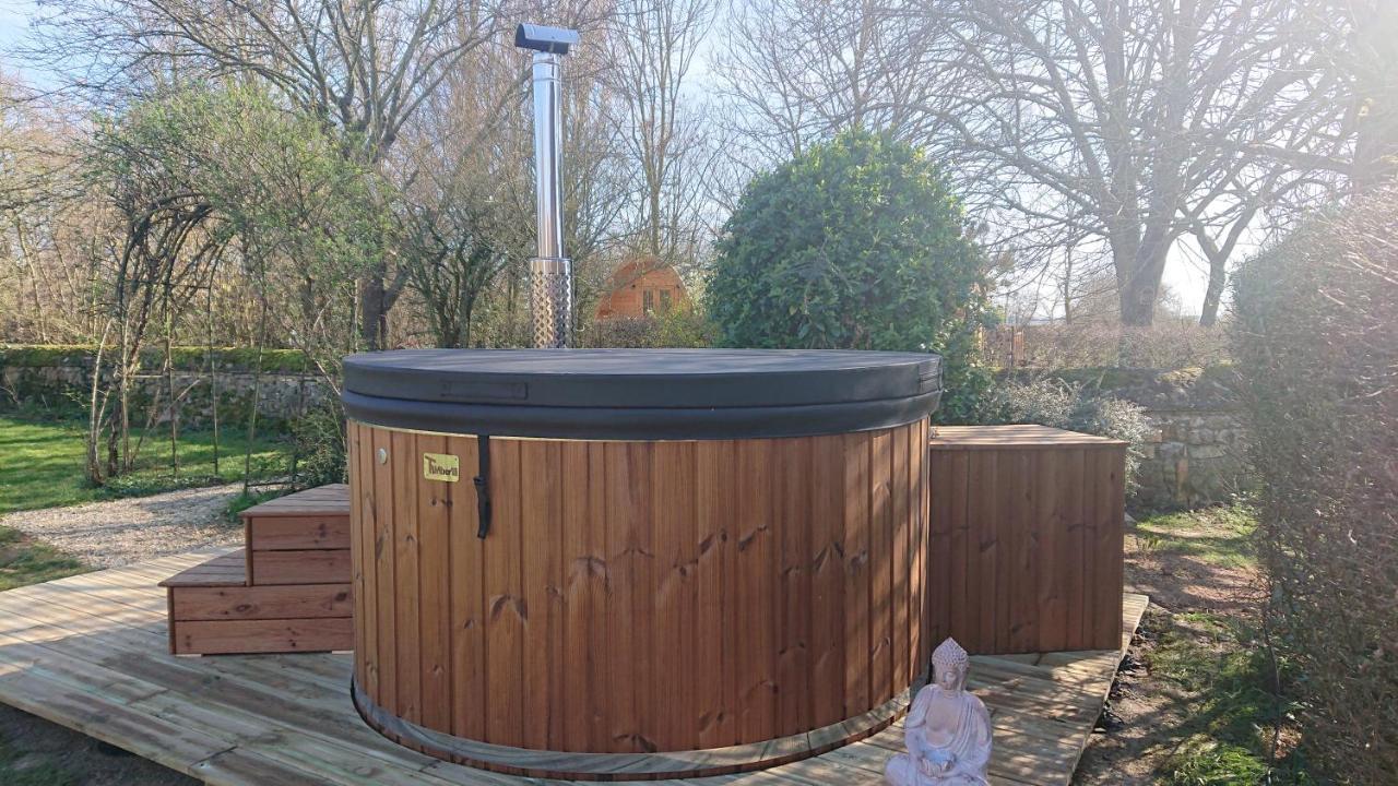 Cabane En Bois Avec Bain Nordique Asnieres-sur-Vegre 外观 照片